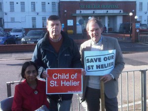 Richard with Nali and Paul Burstow MP, demonstrating outside St. Helier hospital