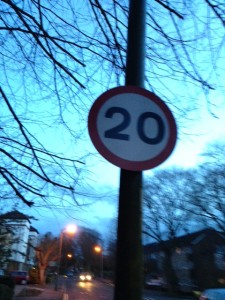 20mph on lampost sign